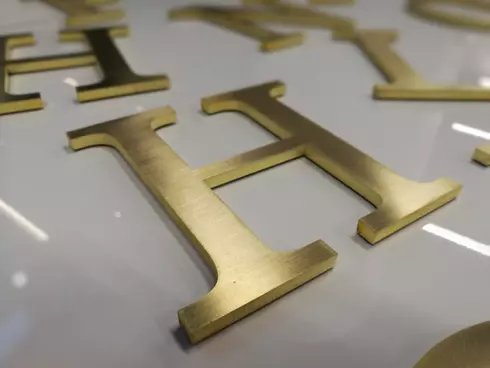 Плоские буквы из латуни 3,6,10мм